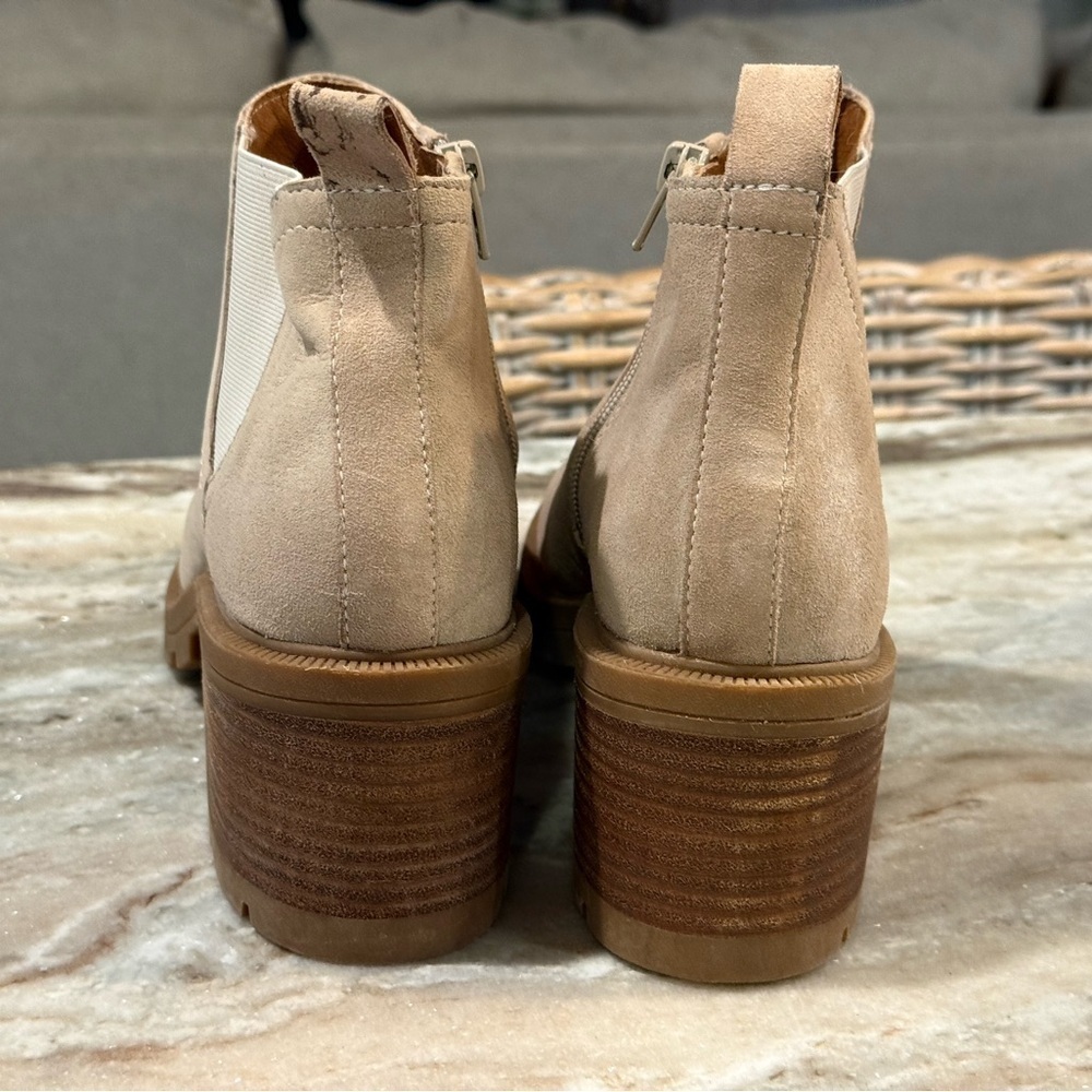 Women’s LUCKY BRAND Sumah suede chunky ankle boot- Dune. Size 8.5. - Picture 6 of 10
